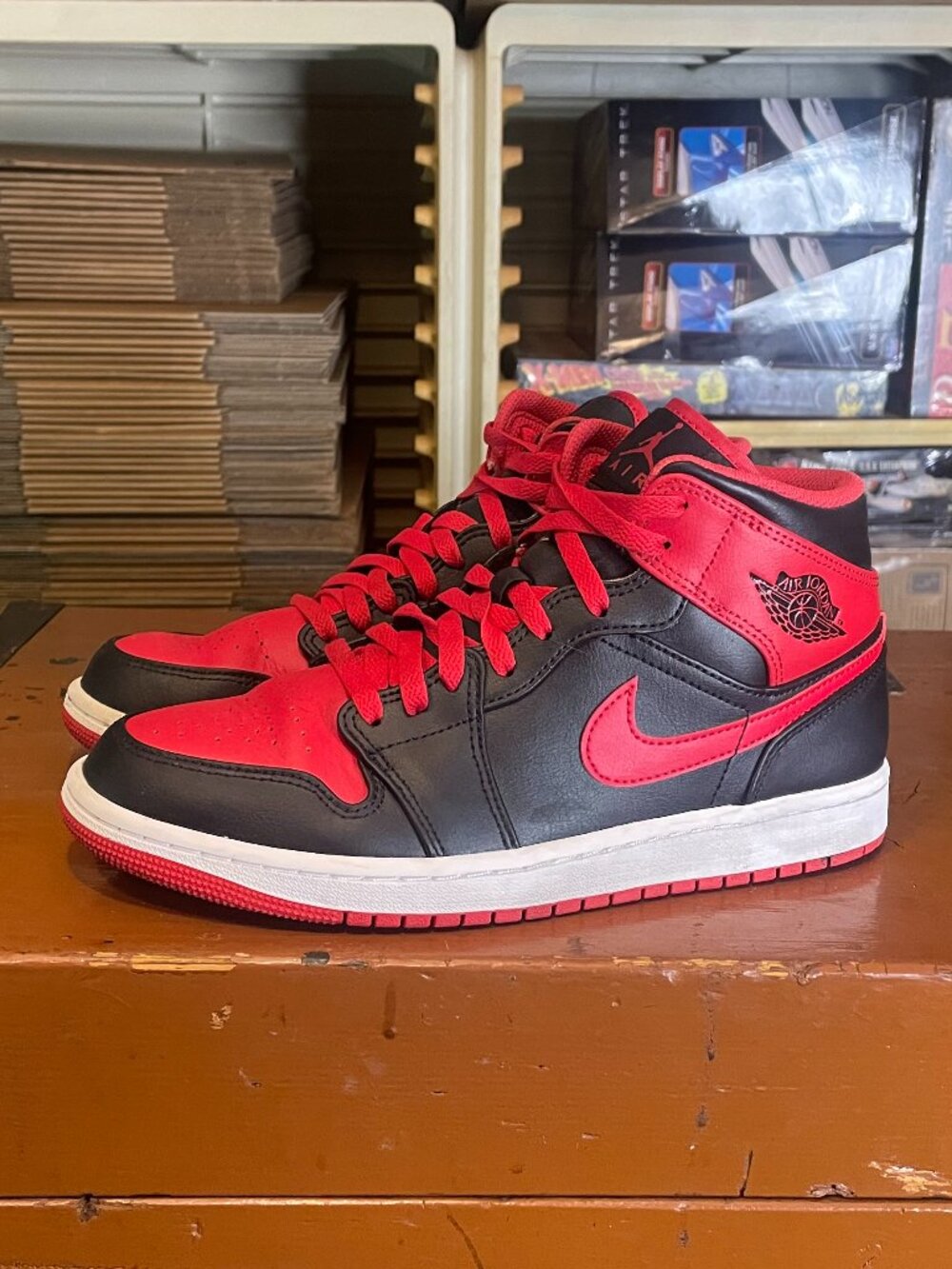 Jordan Air Jordan 1 Men's Size 8.5 Mid Alternate Bred Black Red White DQ8426-060
